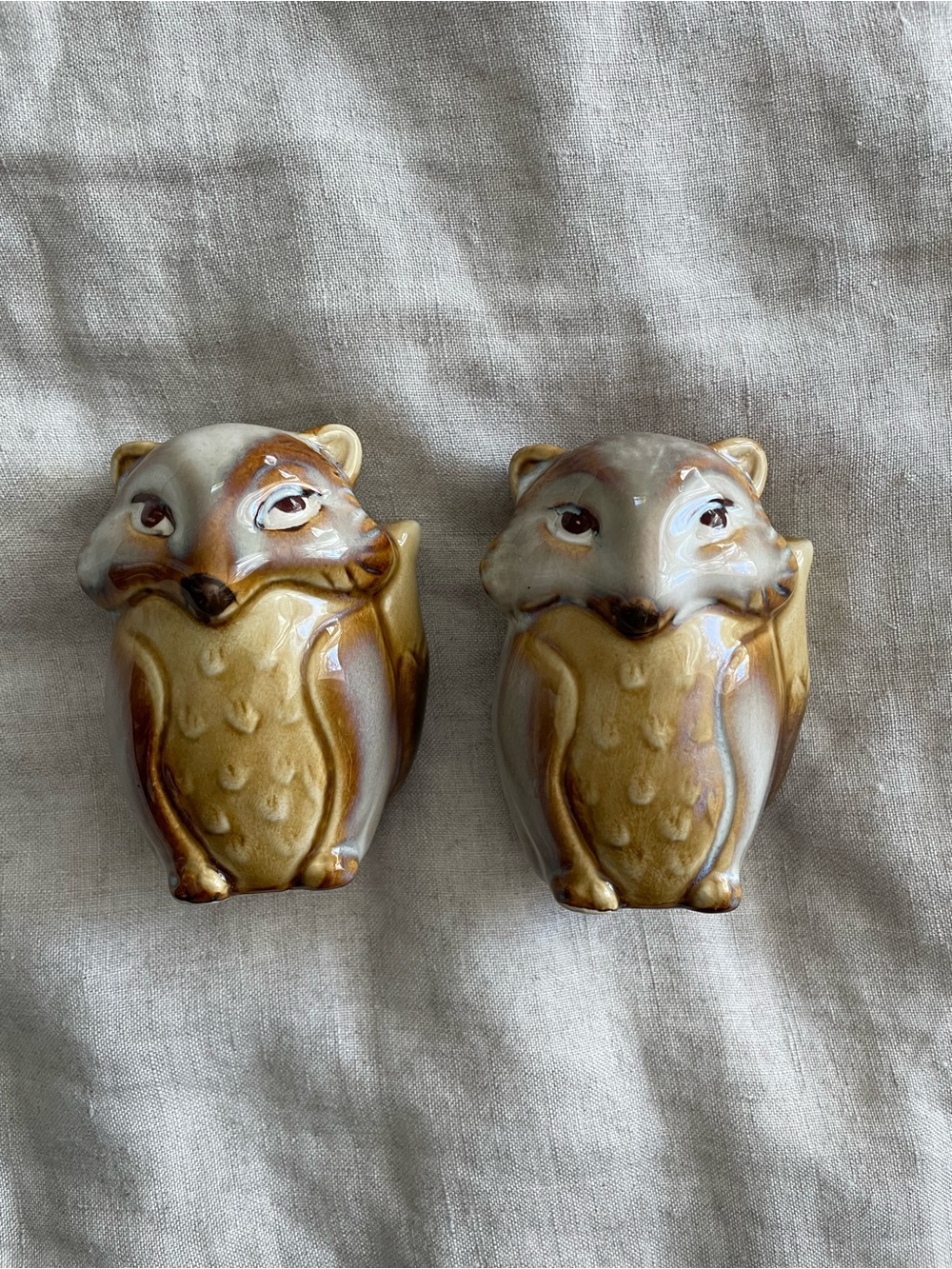 Vintage 1970s Pair of Ceramic Fox Salt & Pepper Shakers Brown and Cream Glaze